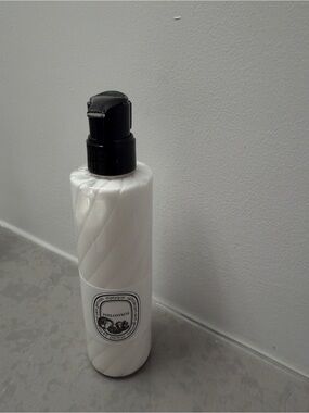 diptyque White & Black Philosykos Body Moisturizer